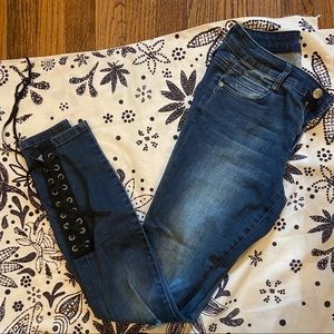 Dark blue jeans with tie at end